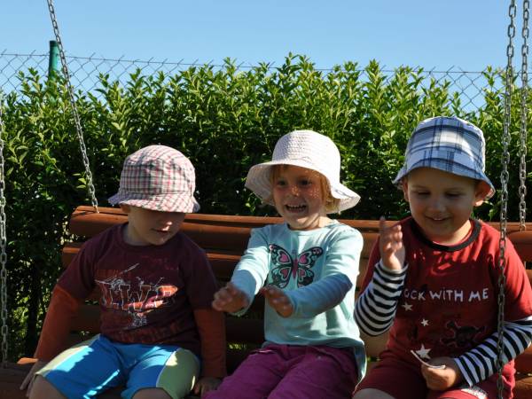 Dzieciaczki w trakcie zabawy - LeVilla Rewa