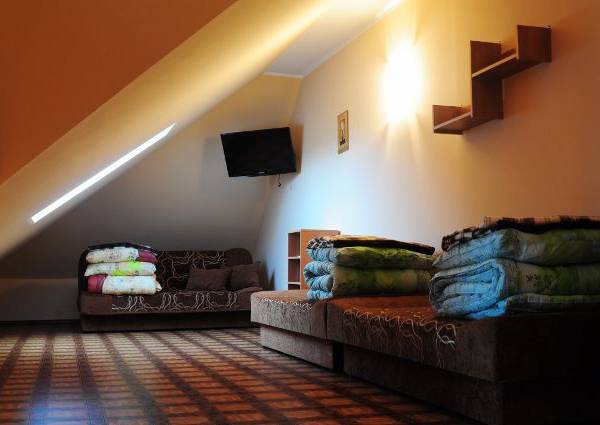 Pokój pięcioosobowy na poddaszu .