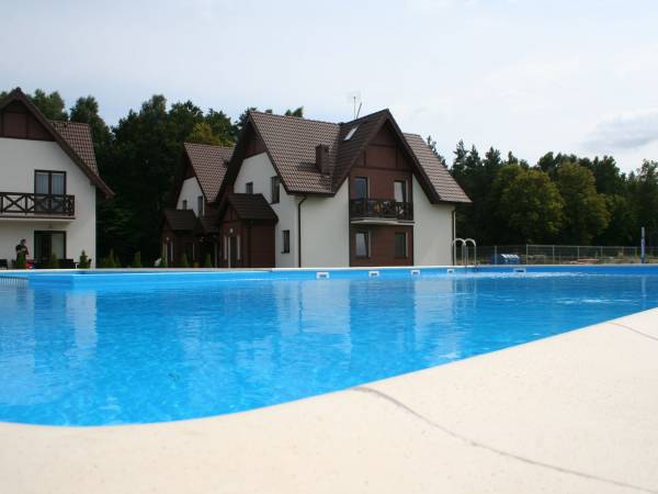 Basen z dwoma brodzikami