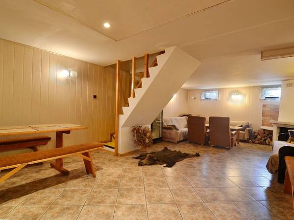 Fragm . sali kominkowej.