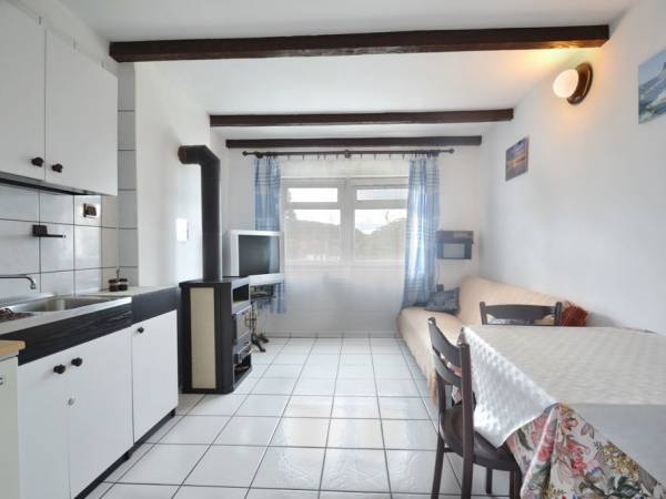 Dom Gościnny AGA w pobliżu jeziora i lasu