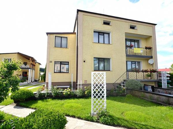 Dom Gościnny AGA w pobliżu jeziora i lasu