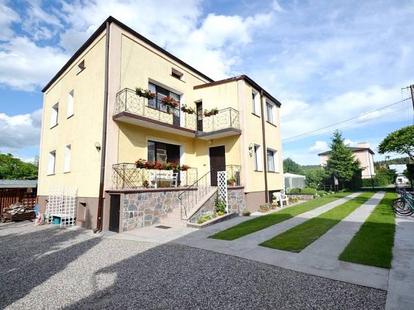 Dom Gościnny AGA w pobliżu jeziora i lasu