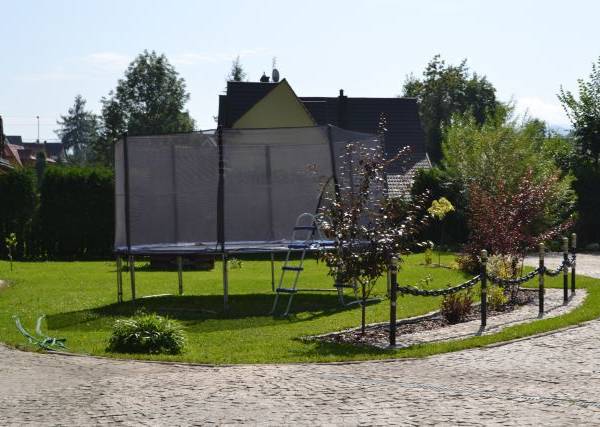 trampolina dla dzieciaków