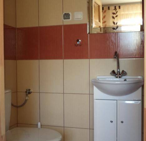 łazienka w pokoju 3-osobowym