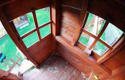 Domek na placu zabaw