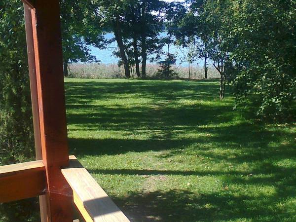 Widok z tarasu na jezioro