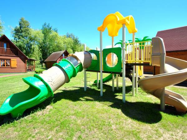 plac zabaw przy domkach Lux