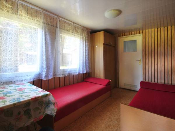 sypialnia standard 2 ,drzwi do łazienki