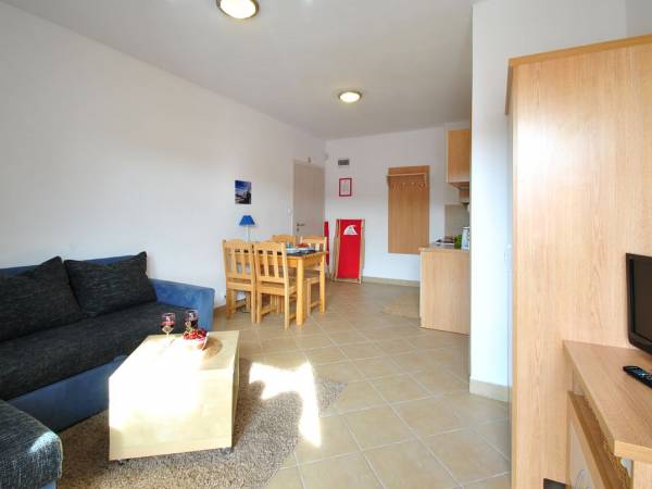 APARTAMENT KAPITANA - salon z aneksem