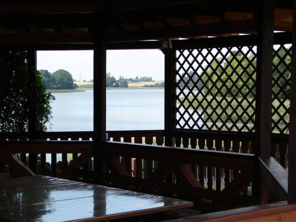 Widok na jezioro z altany