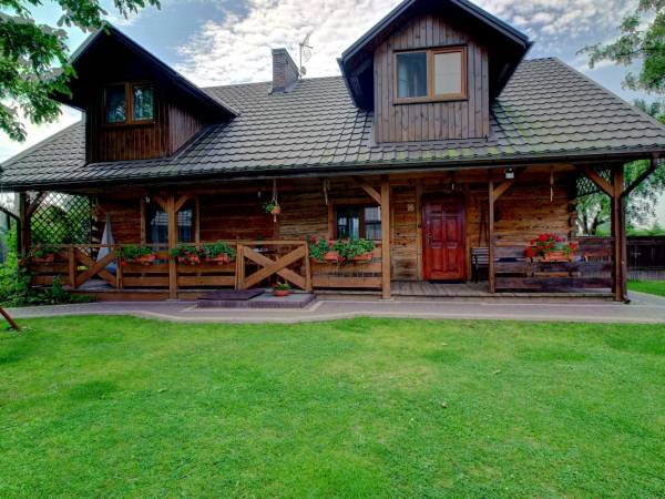 Widok domu od strony podwórza