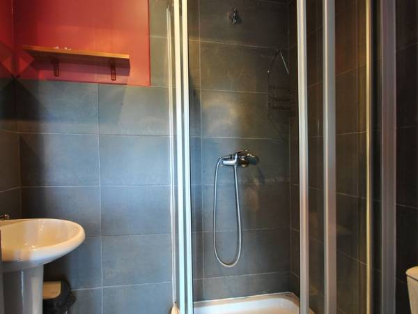 Łazienka z kabiną prysznicową