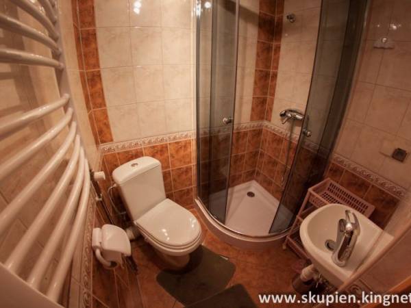 Łazienka pokoj 4 os.