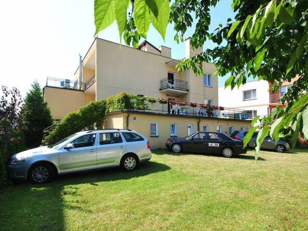 Widok na parking i taras