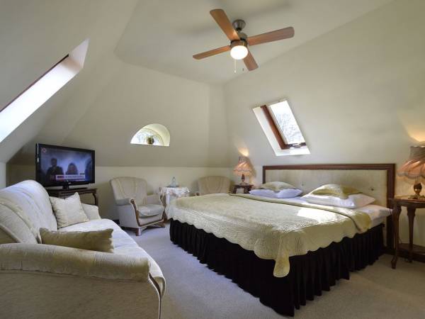 Apaertament 1 pokojowy na drugim pietrze.Łazienka z wanna.