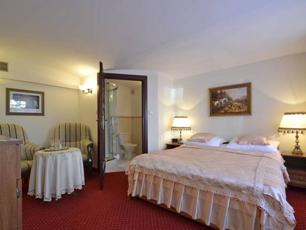 Pokoj 2 os. na niskim parterze.