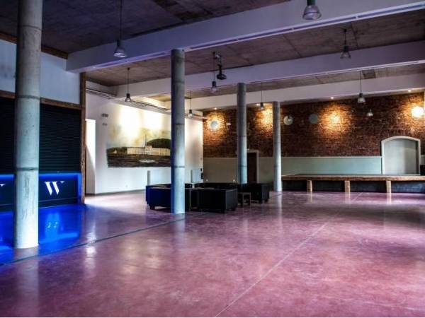 Centrum Walzel - salon. Źródło: