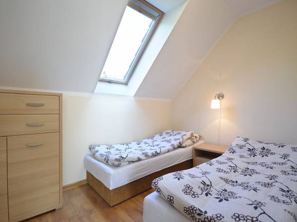 Sypialnia w apartamencie na piętrze