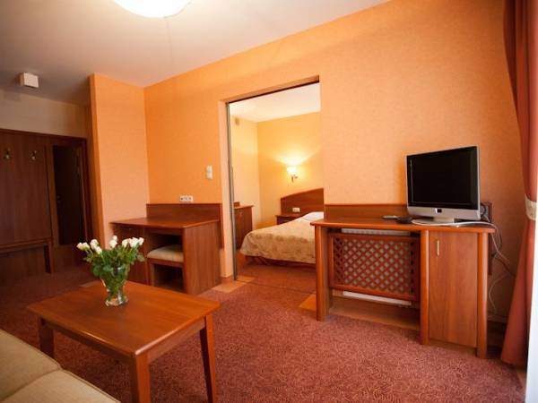 Widok z salony na sypialnię. W apartamencie może mieszkać 4,5 a nawet 6 osób.