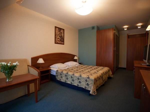 Pokój 4-osobowy. A tutaj łoże małżeńskie + sofa do rozkładania.