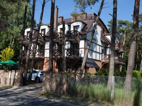 Nasz budynek położony jest na skraju 100-letniego lasu.