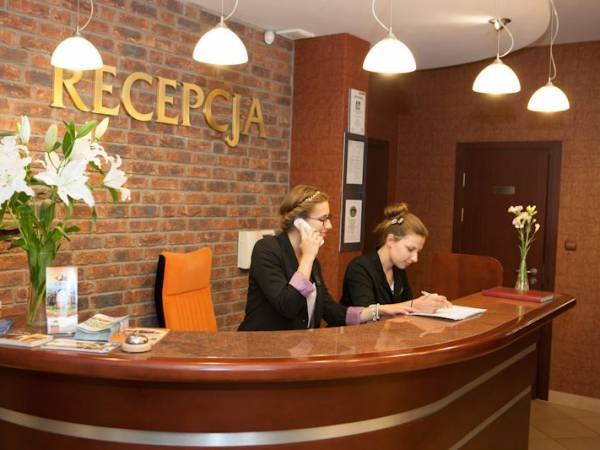 Masz problem? Nasze recepcjonistki chętnie Ci pomogą. W każdej