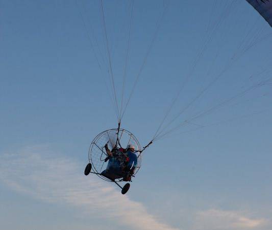 A może tak przelot motolotnią? Nie ma problemu. W naszej recepcji kupisz bilet na przelot!