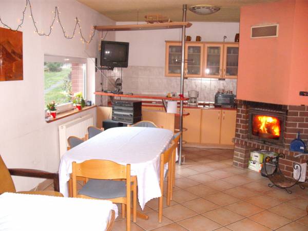 swietlica z aneksem kuchennym