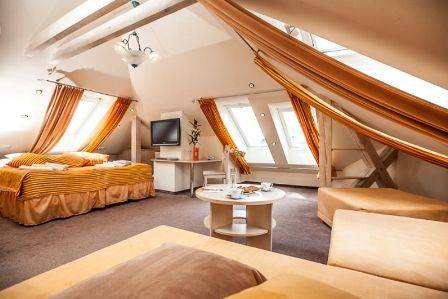 Romantyczna Suita Nr.15 na poddaszu z widokiem na morze