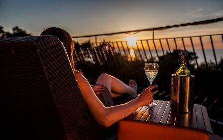 Romantyczne zachody słońca z balkonów naszych Suit
