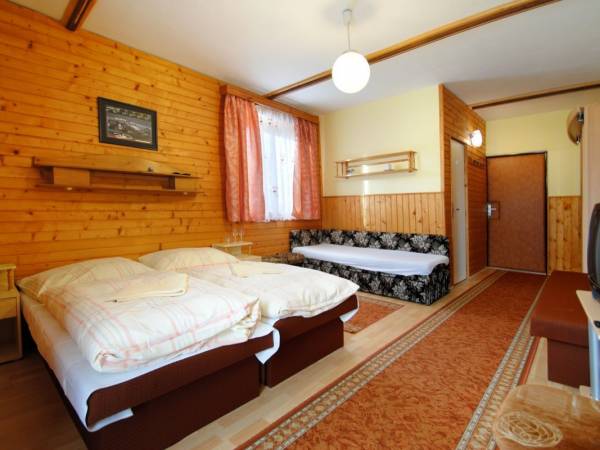 pokoj 3 osobovy s balkonom