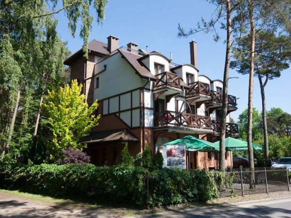 Nasz hotel od strony ul Orła Białego.