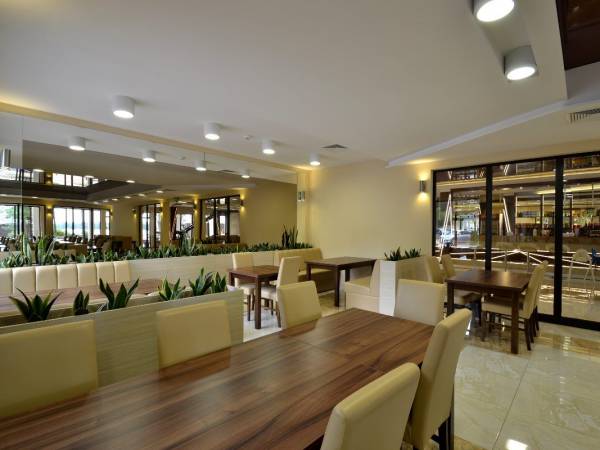 Hotel Sanvit Lake Resort & Spa