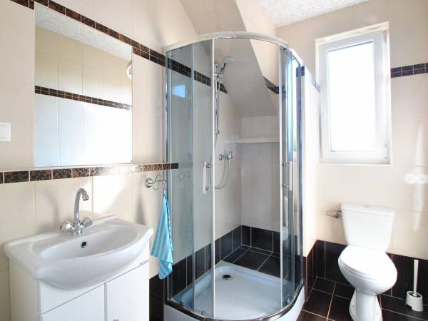 łazienki do pokoi z balkonami wszędzie takie same