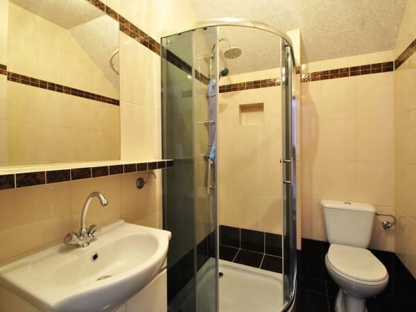 łazienki do pokoi z balkonami wszędzie takie same