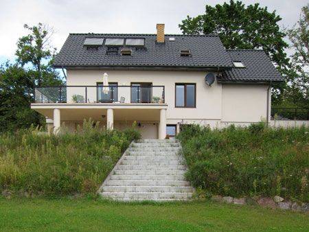 Dom nad jeziorem w Ostrzycach