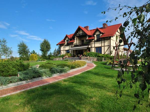 Front domu od strony jeziora