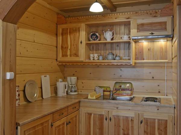 POKOJE i APARTAMENTY REGIONALNE