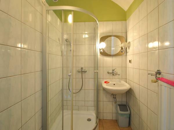 Wspólna łazienka - Arkady pok. 1 i 2