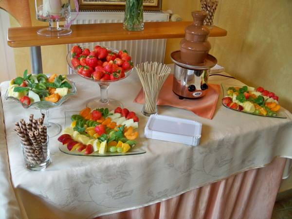 Fontanna czekoladowa z owocami