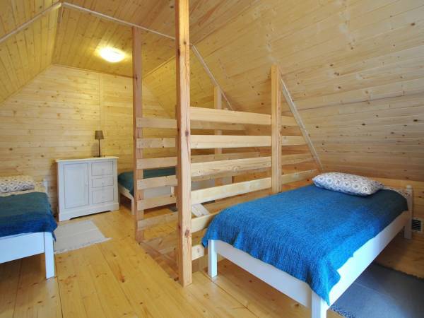 sypialnia pięcioosobowa z balkonem (domek nr 9 i 10)