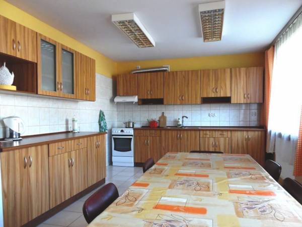 Samoobsługowa kuchnio-jadalnia