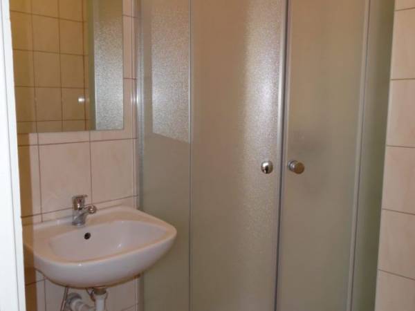 Łazienka przy pokojach