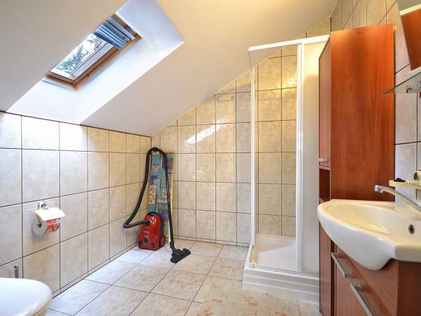 Łazienka w pokoju 4 osobowym typu studio