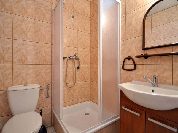 Łazienka w pokoju 3 osobowym