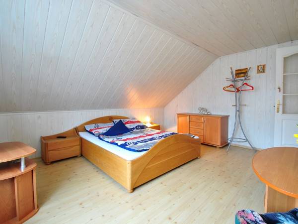 Pokój -studio, sypialnia nr1