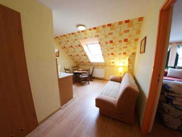 Apartament dwupokojowy z aneksem kuchennym i łazienką