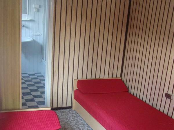 sypialnia domku z łazienką ST2