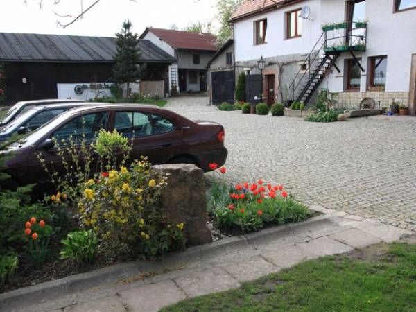 z miejscami do parkowania